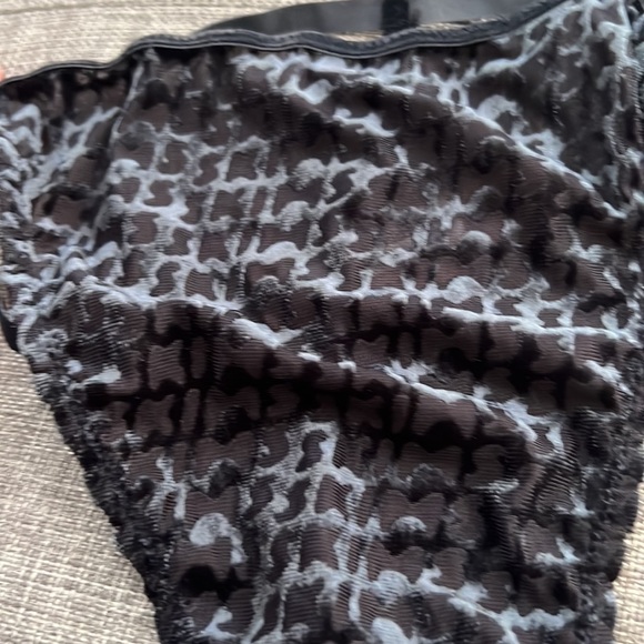 Skims Velvet String Thong - Picture 4 of 4